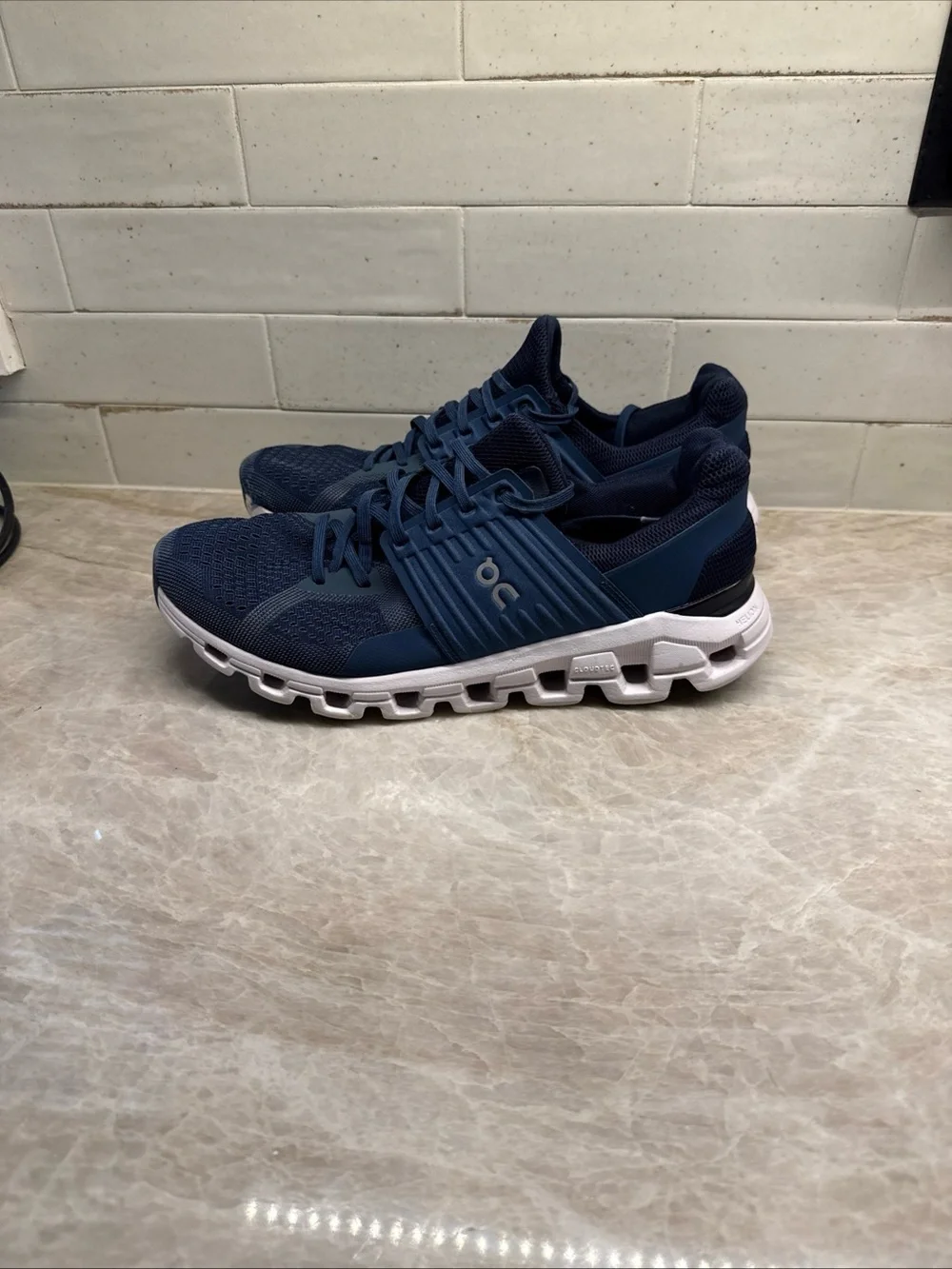 On Cloudswift Running Shoes Size 10